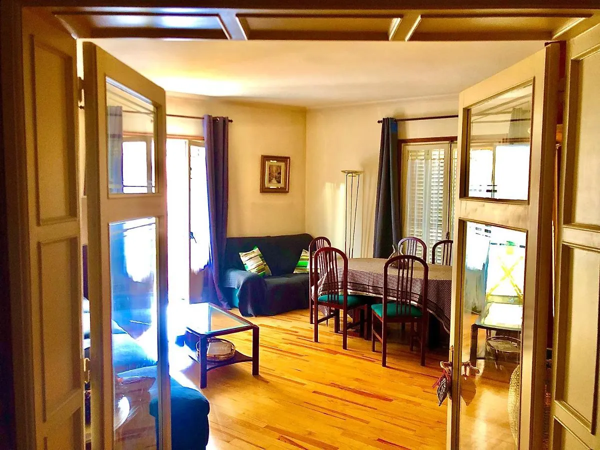Maison Biscuit. Apartament A La Placa De La Vila Camprodon Apartamento